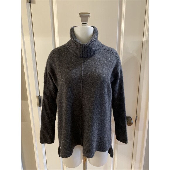 Saks Fifth Avenue Sweaters - Saks Fifth Avenue Gray Hi-Low 100% Cashmere Turtleneck Sweater‎ Size XS
